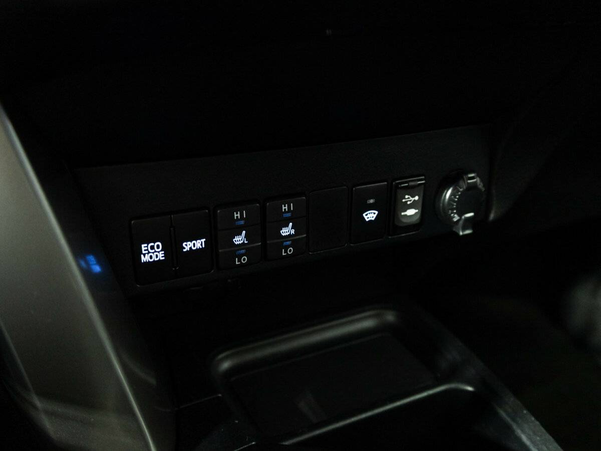 Купить Toyota RAV4 с пробегом. Фото: #15