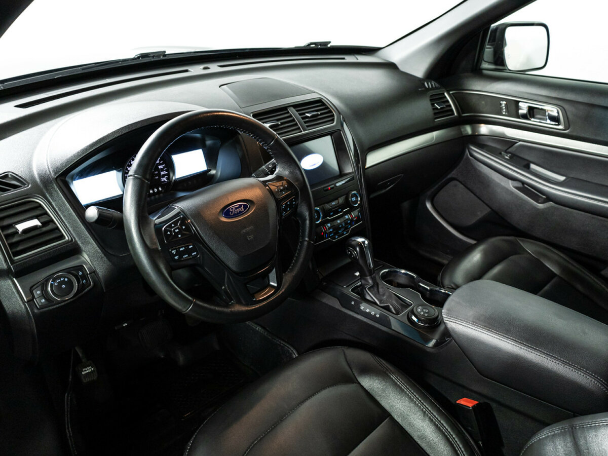 Купить Ford Explorer с пробегом. Фото: #8