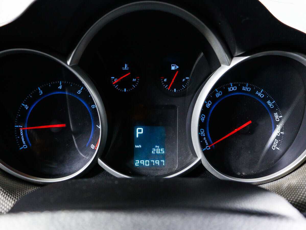 Купить Chevrolet Cruze с пробегом. Фото: #10