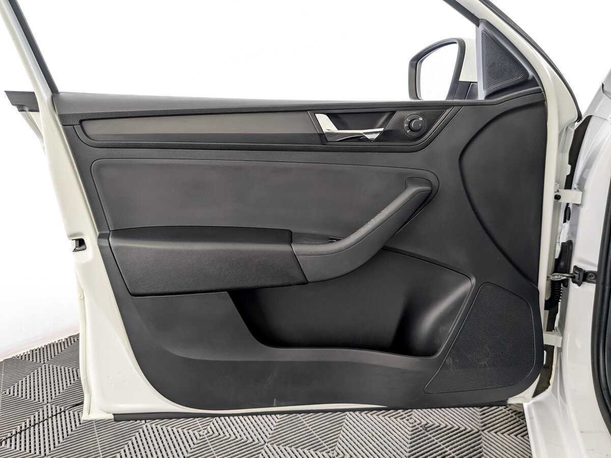 Купить Skoda Rapid с пробегом. Фото: #18