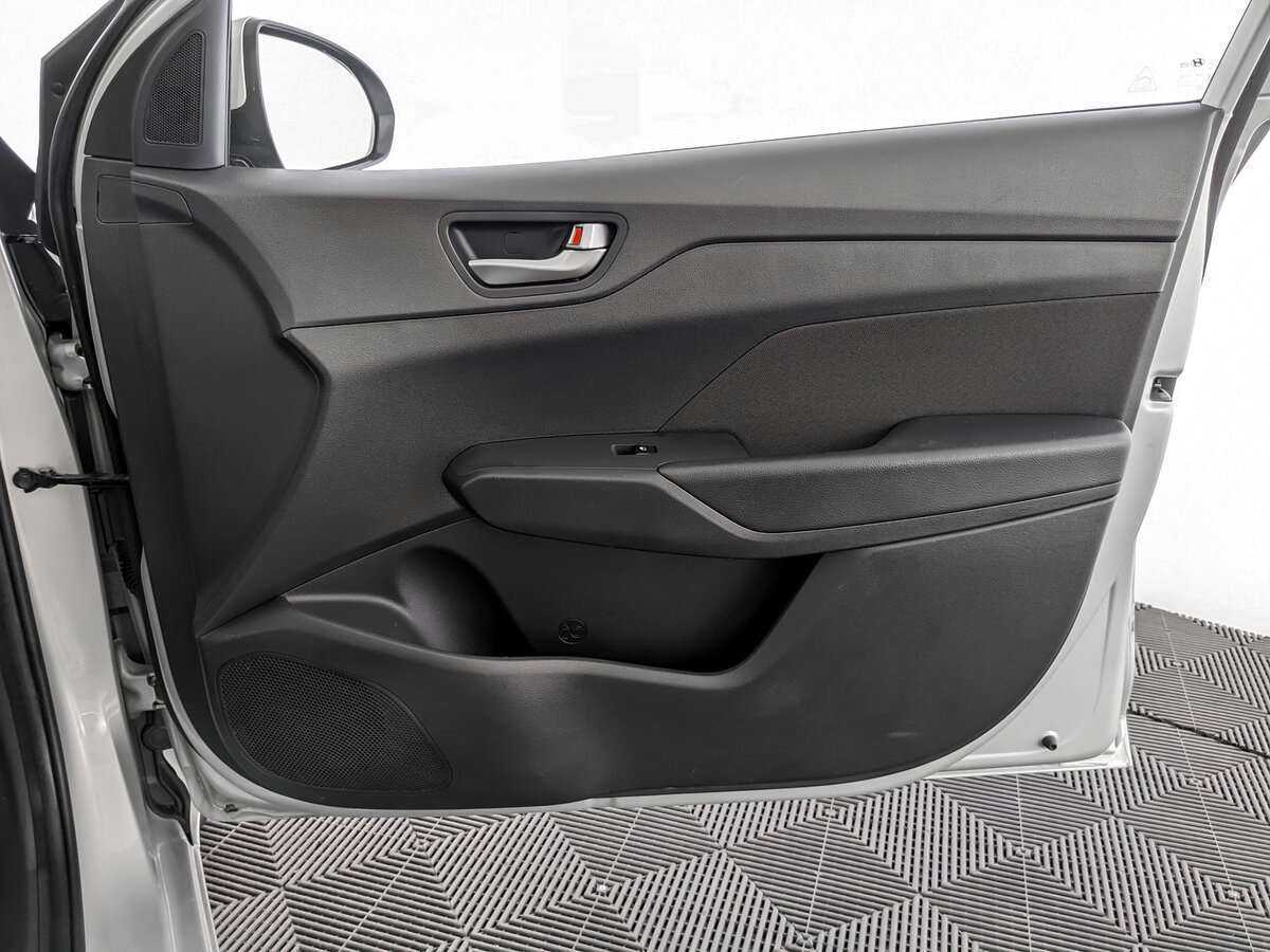 Купить Hyundai Solaris с пробегом. Фото: #18