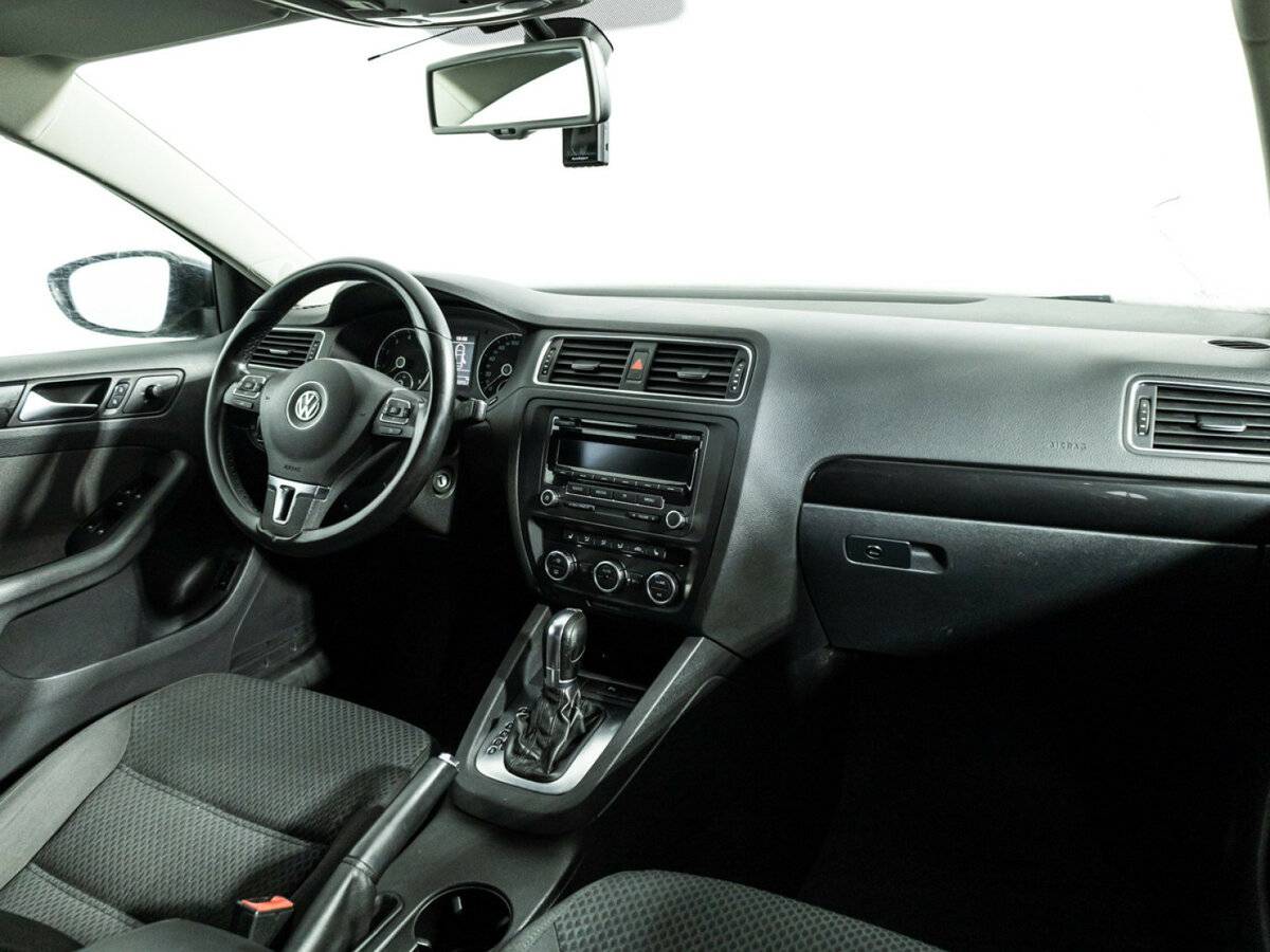 Купить Volkswagen Jetta с пробегом. Фото: #8