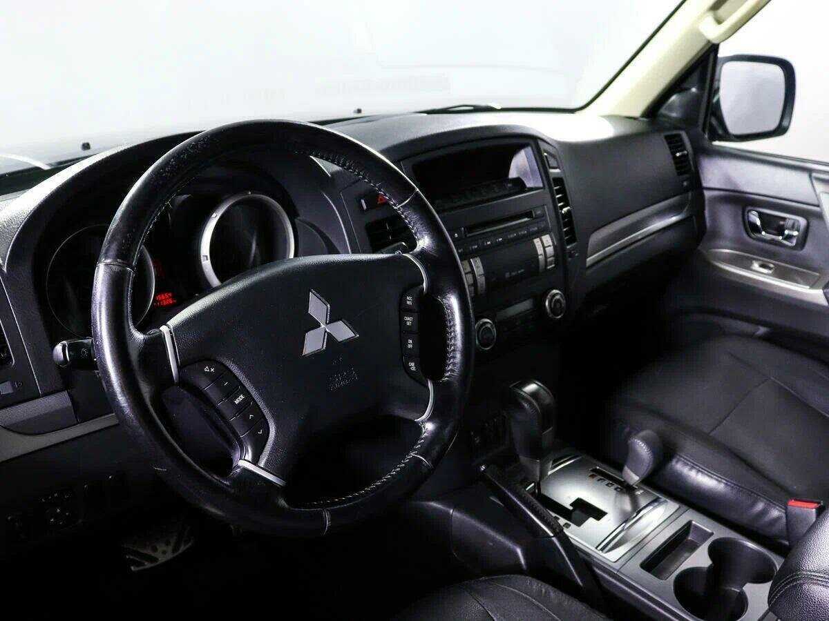 Купить Mitsubishi Pajero с пробегом. Фото: #10