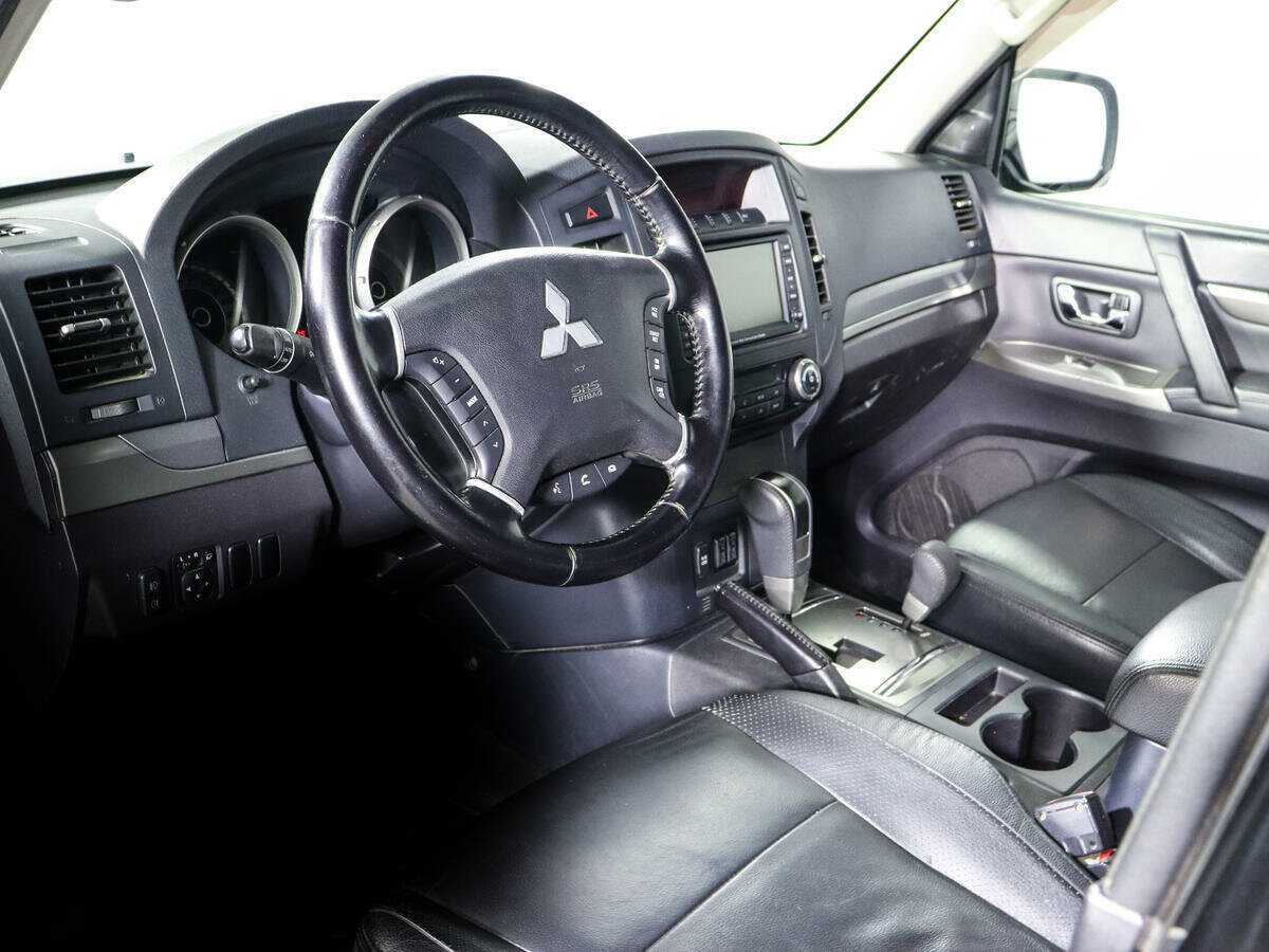Купить Mitsubishi Pajero с пробегом. Фото: #11