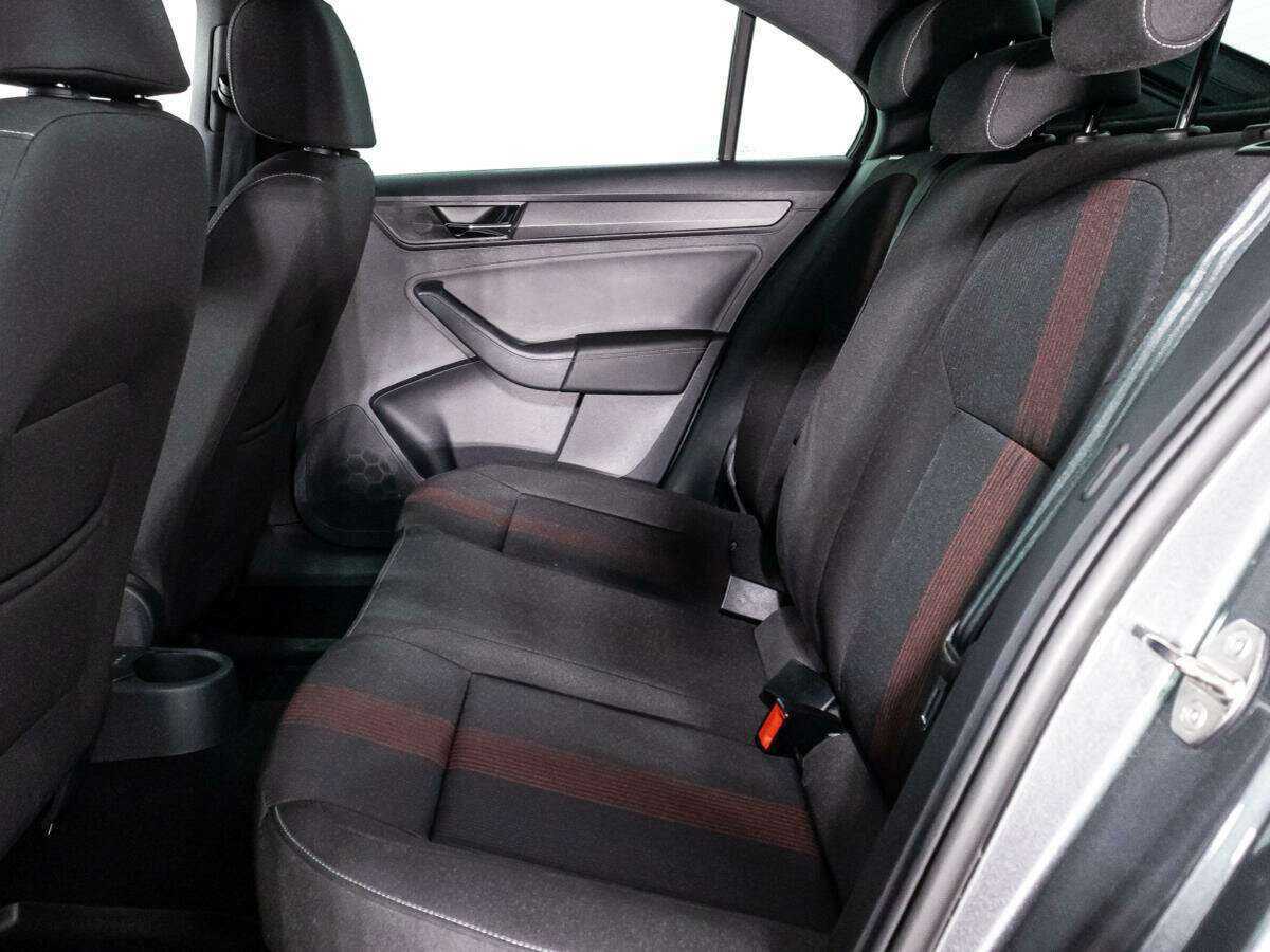 Купить Skoda Rapid с пробегом. Фото: #9