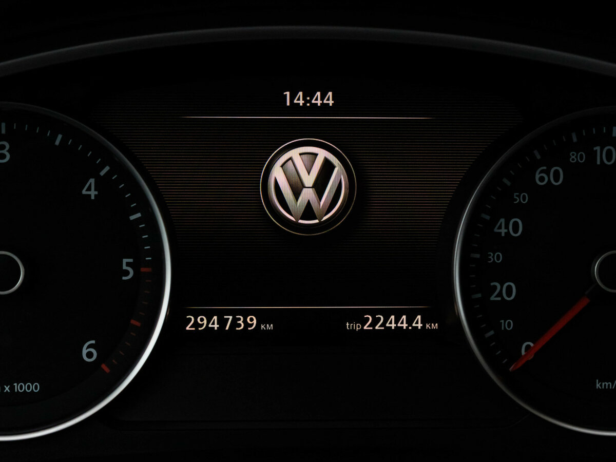 Купить Volkswagen Touareg с пробегом. Фото: #23