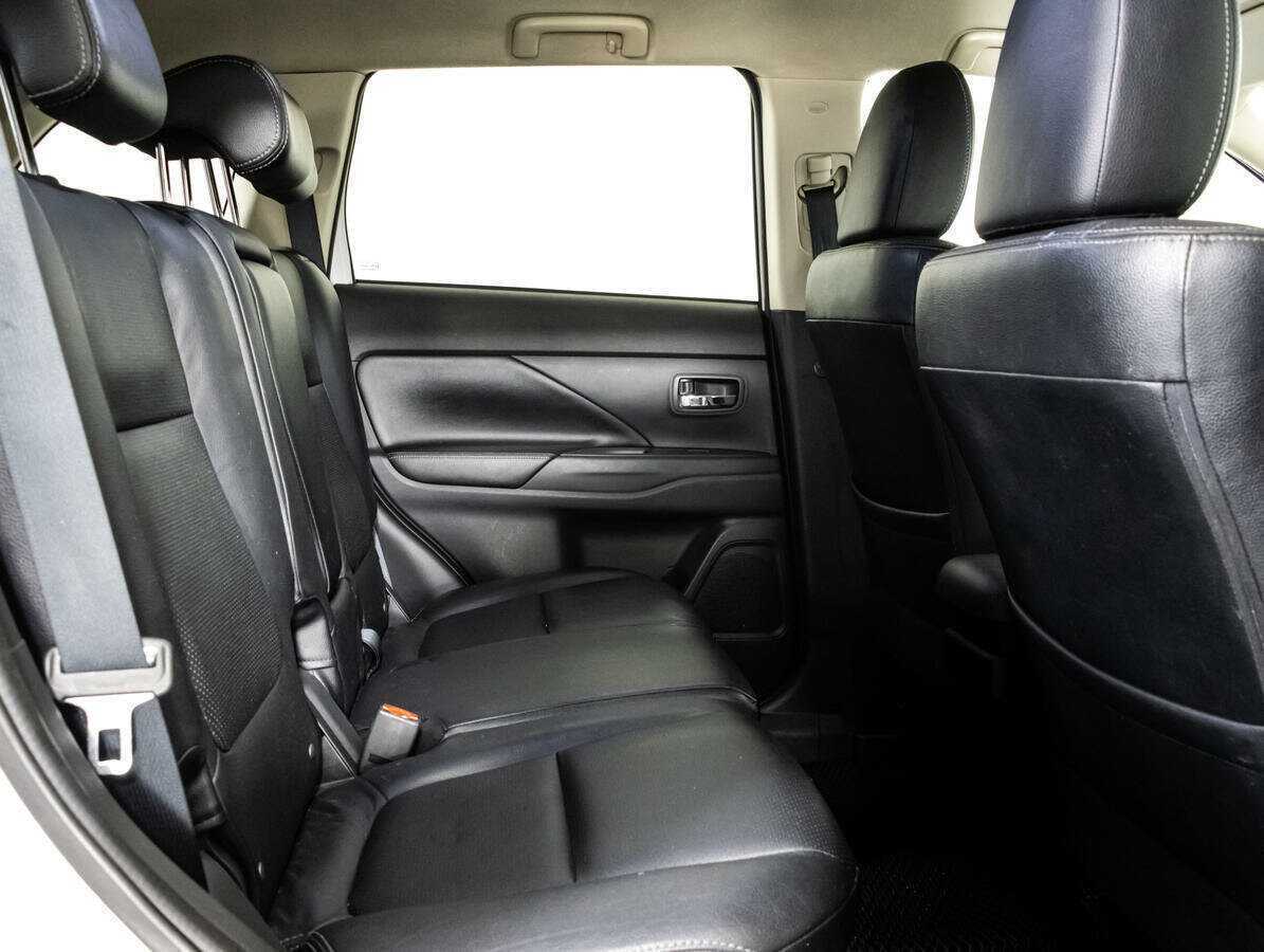 Купить Mitsubishi Outlander с пробегом. Фото: #14