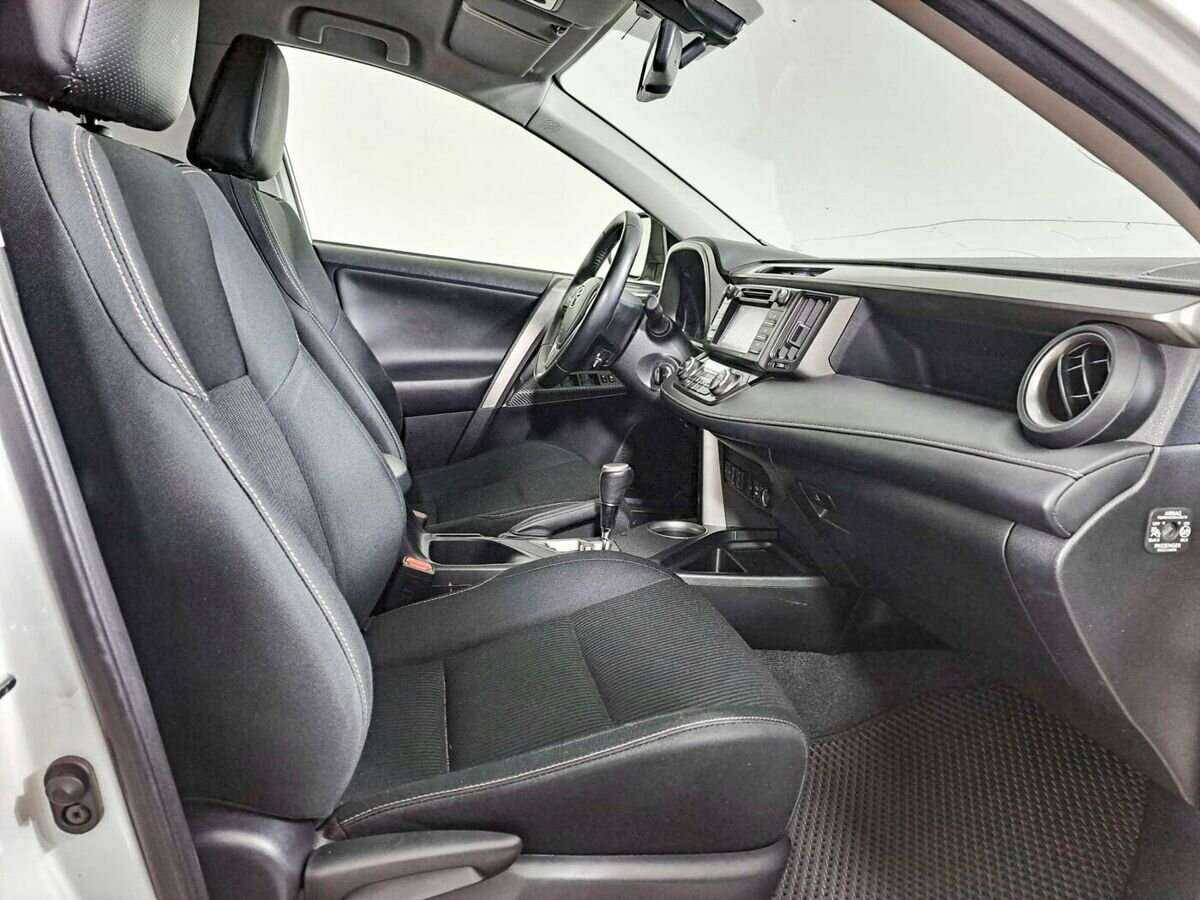 Купить Toyota RAV4 с пробегом. Фото: #9