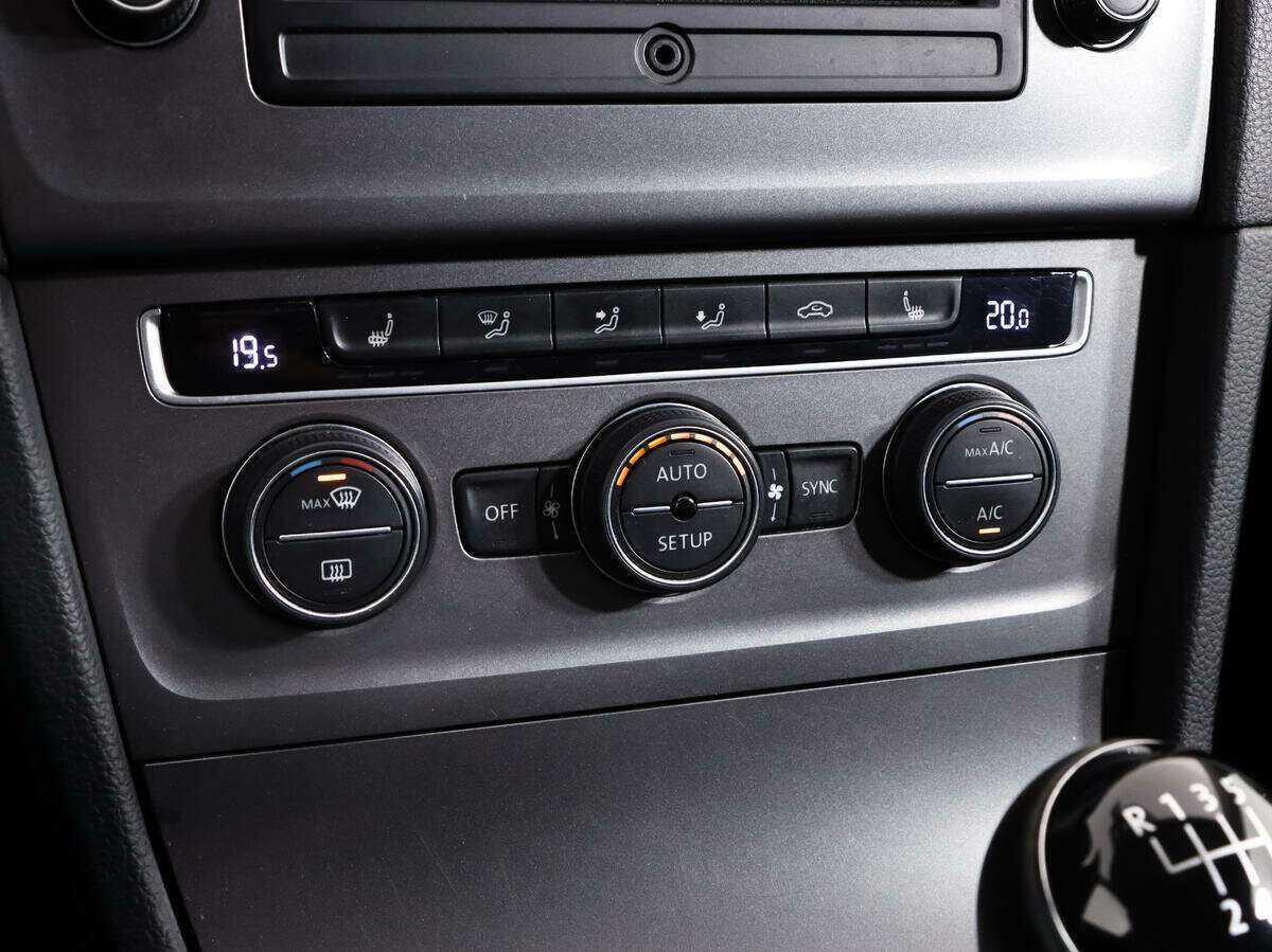 Купить Volkswagen Golf с пробегом. Фото: #11