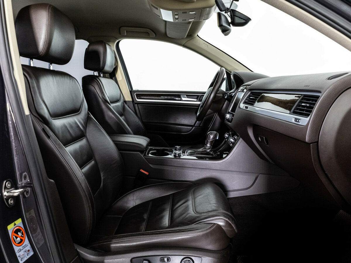 Купить Volkswagen Touareg с пробегом. Фото: #14