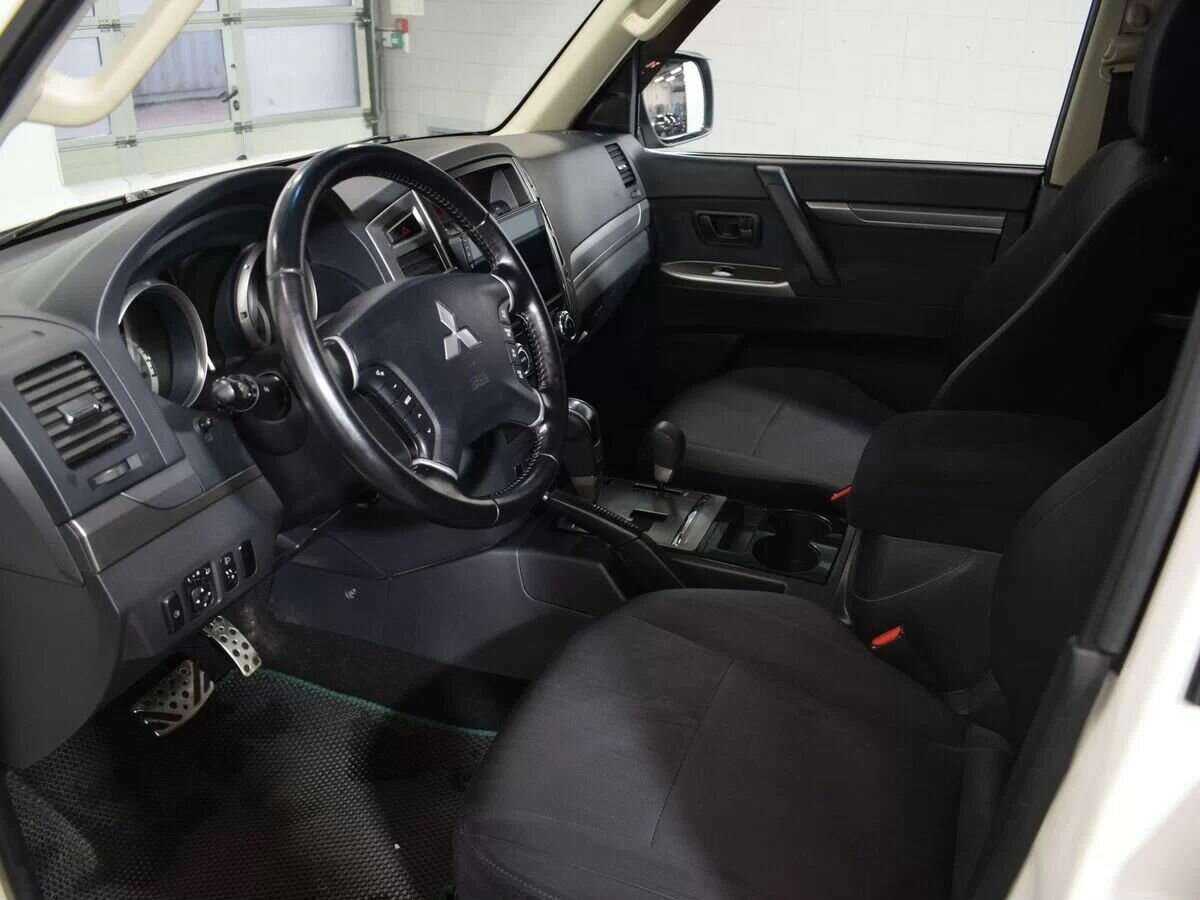 Купить Mitsubishi Pajero с пробегом. Фото: #5