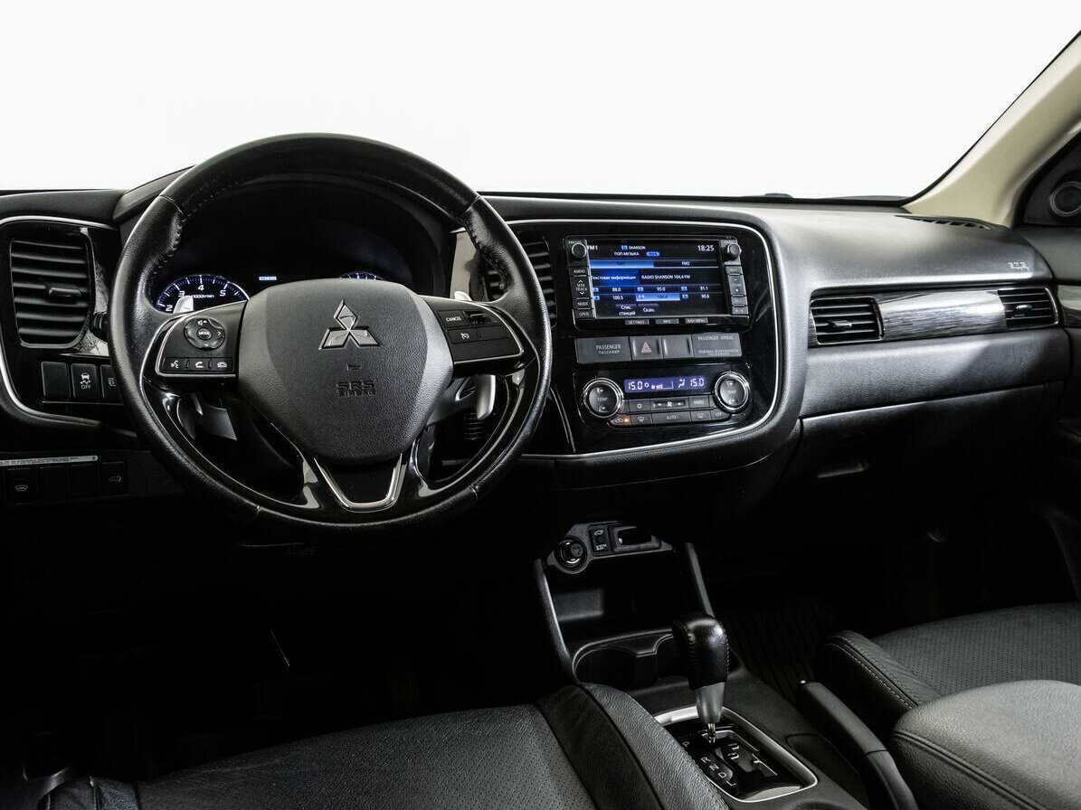 Купить Mitsubishi Outlander с пробегом. Фото: #10