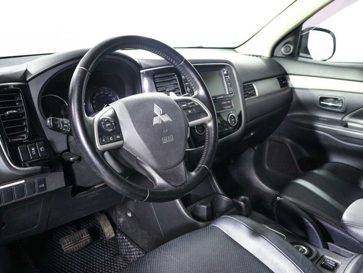 Купить Mitsubishi Outlander с пробегом. Фото: #13