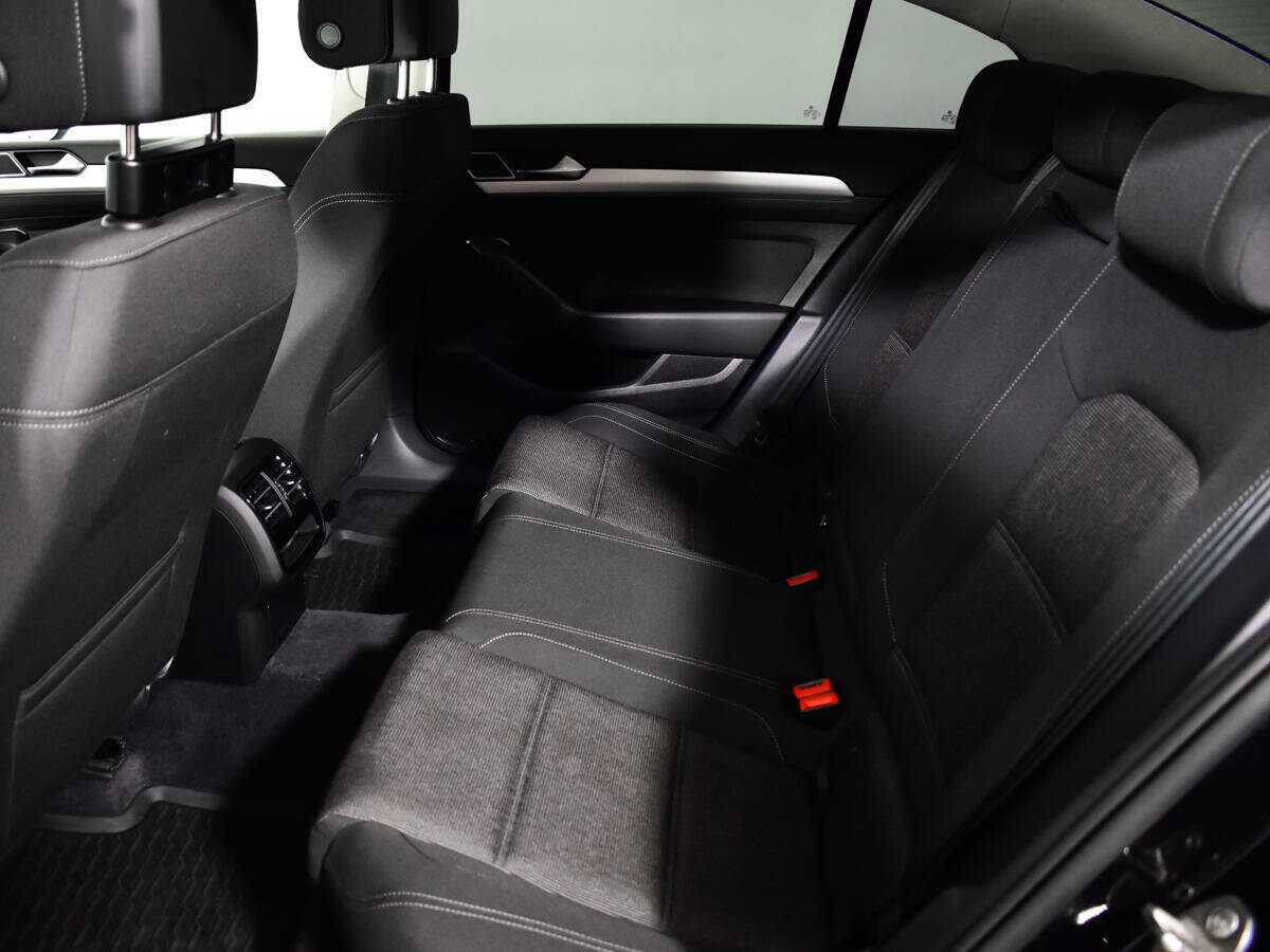 Купить Volkswagen Passat с пробегом. Фото: #5