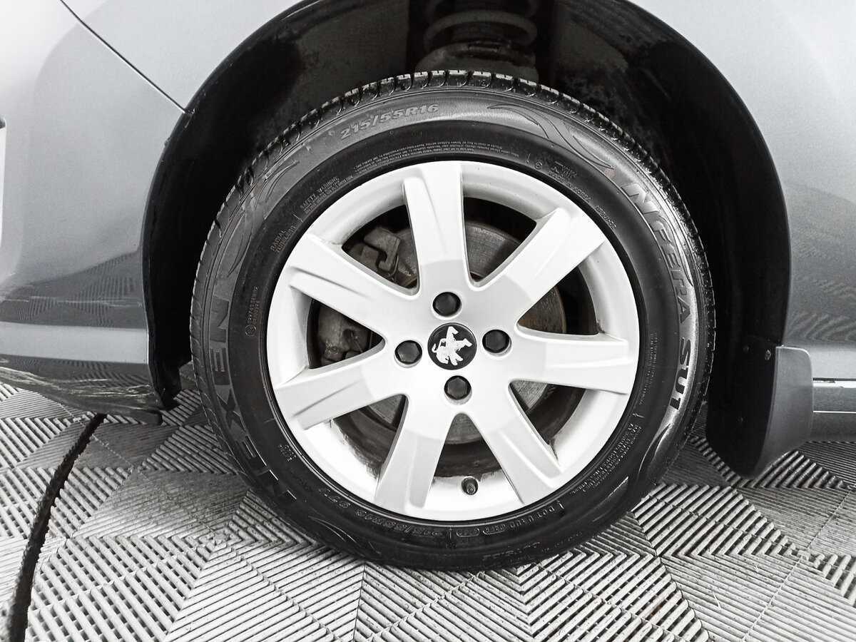 Купить Peugeot 408 с пробегом. Фото: #12