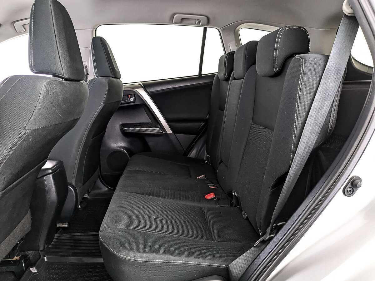 Купить Toyota RAV4 с пробегом. Фото: #17