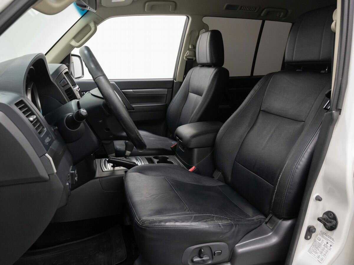 Купить Mitsubishi Pajero с пробегом. Фото: #8