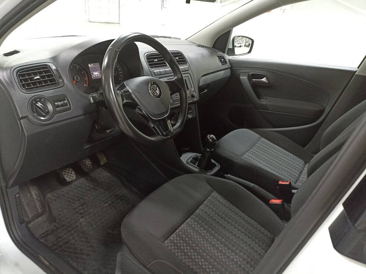 Купить Volkswagen Polo с пробегом. Фото: #14