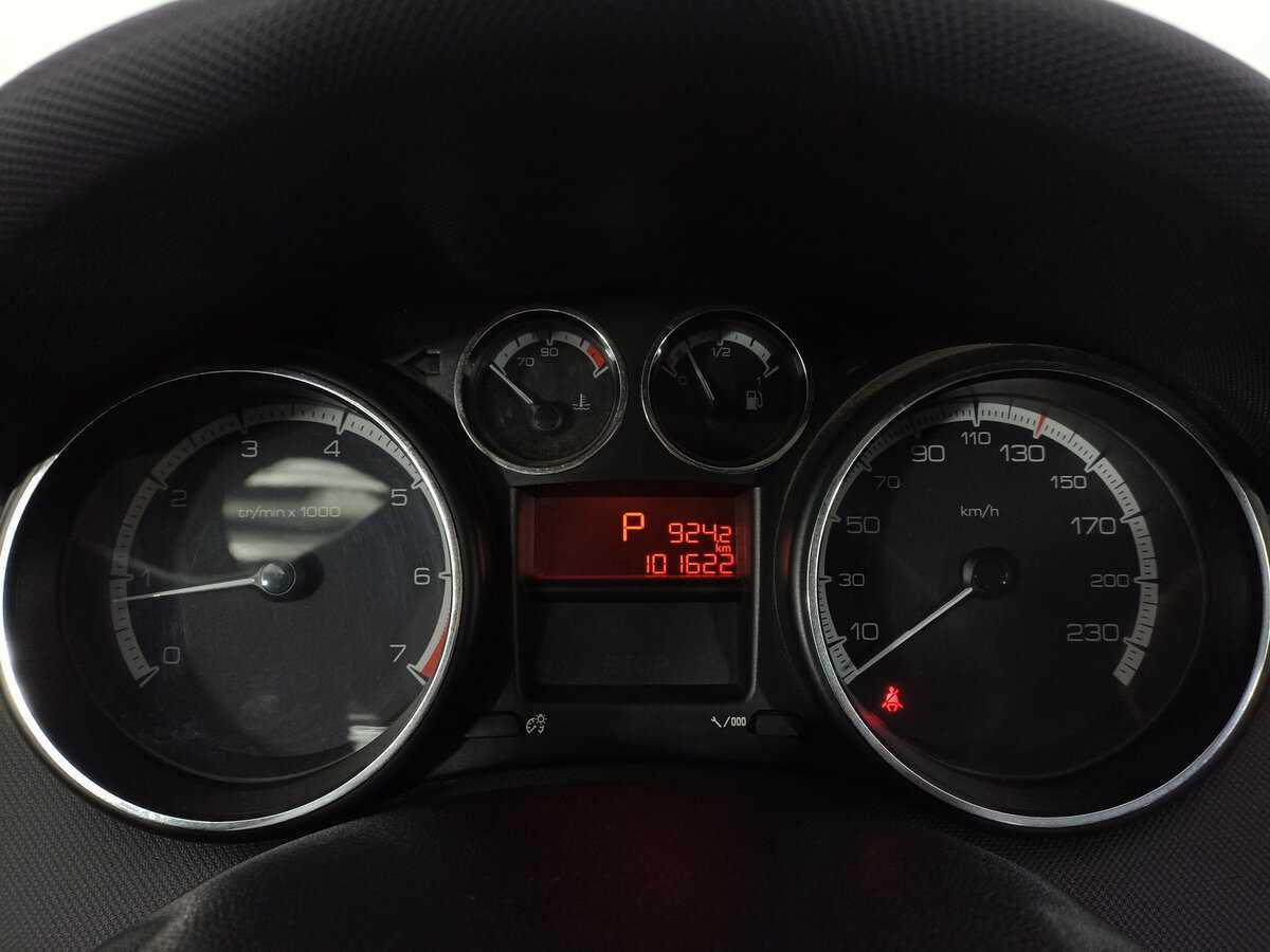 Купить Peugeot 408 с пробегом. Фото: #7