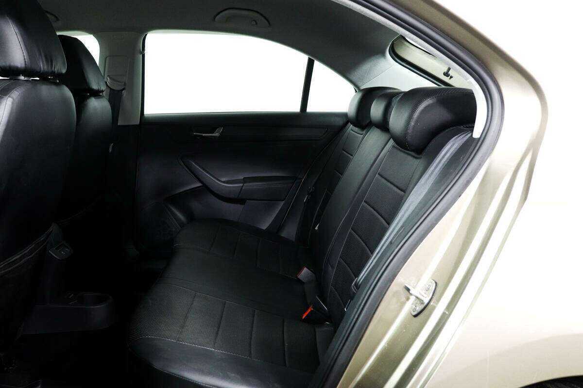 Купить Skoda Rapid с пробегом. Фото: #11