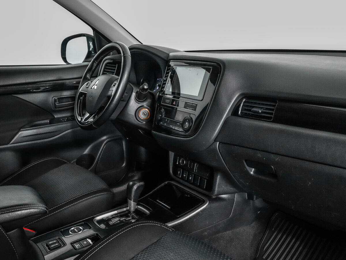 Купить Mitsubishi Outlander с пробегом. Фото: #10