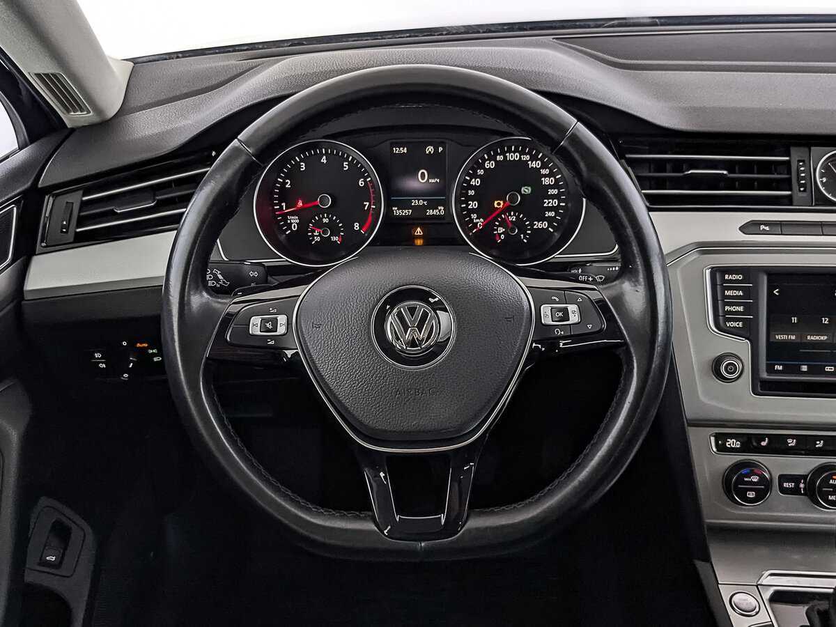 Купить Volkswagen Passat с пробегом. Фото: #20