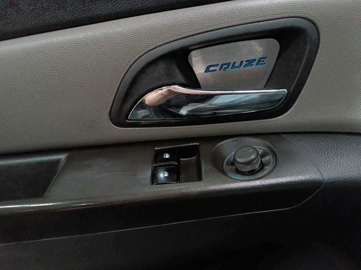 Купить Chevrolet Cruze с пробегом. Фото: #14