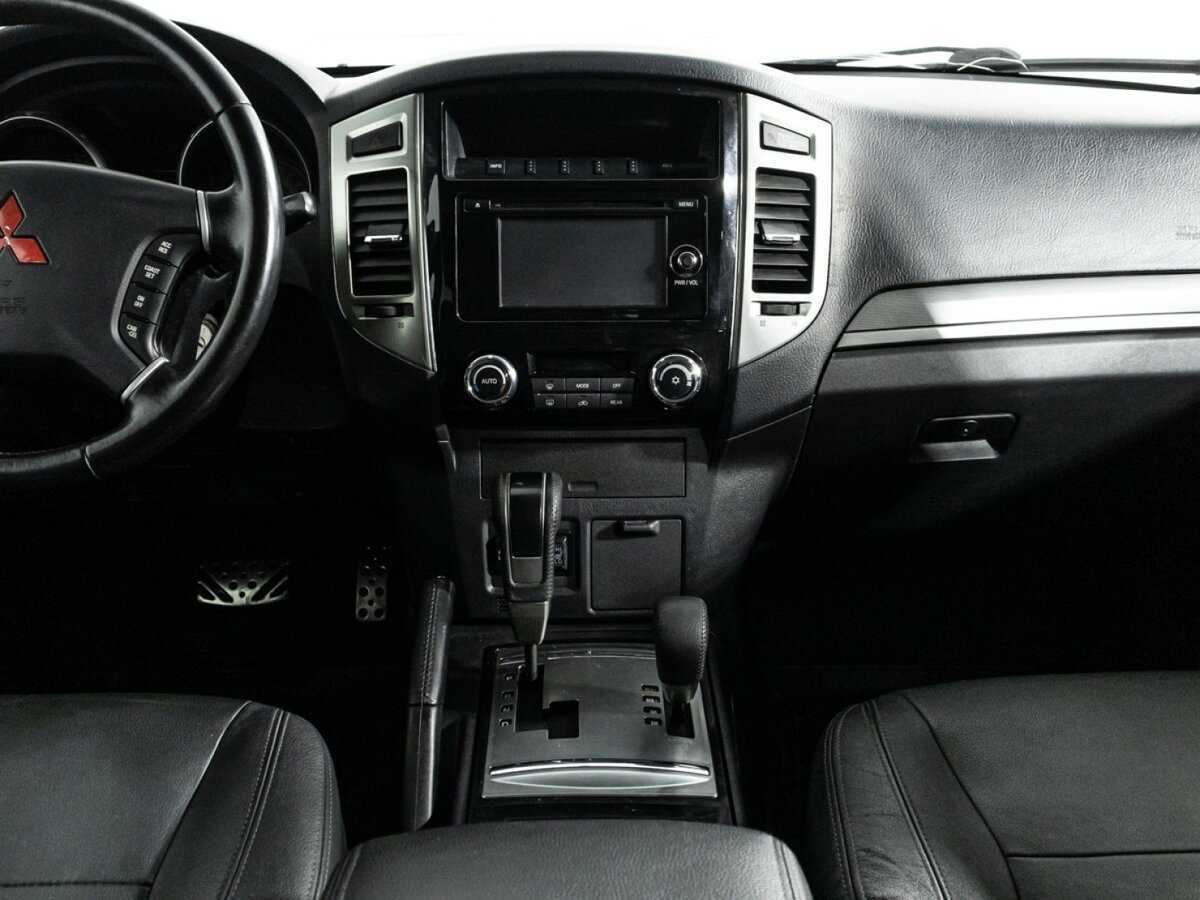 Купить Mitsubishi Pajero с пробегом. Фото: #11