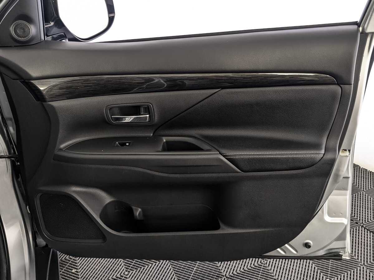 Купить Mitsubishi Outlander с пробегом. Фото: #19