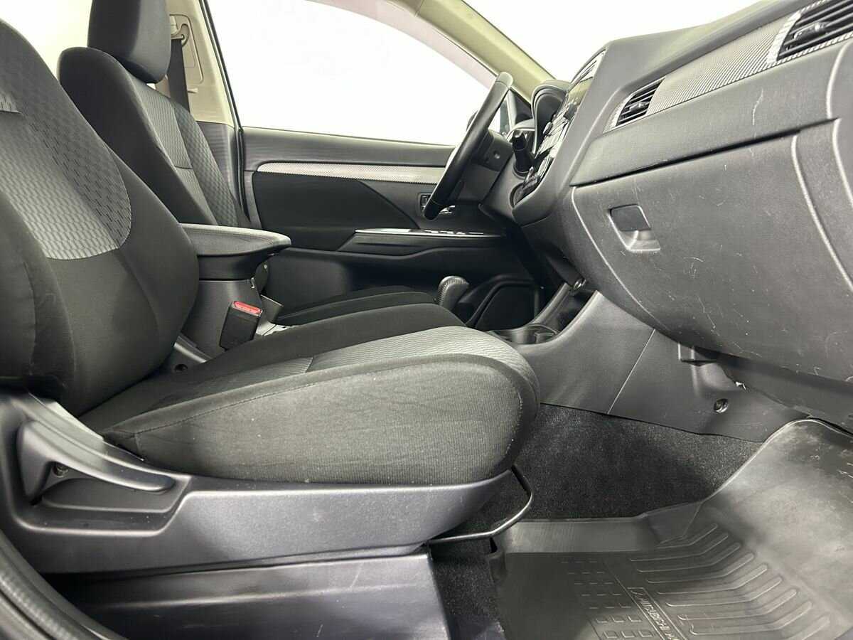 Купить Mitsubishi Outlander с пробегом. Фото: #12
