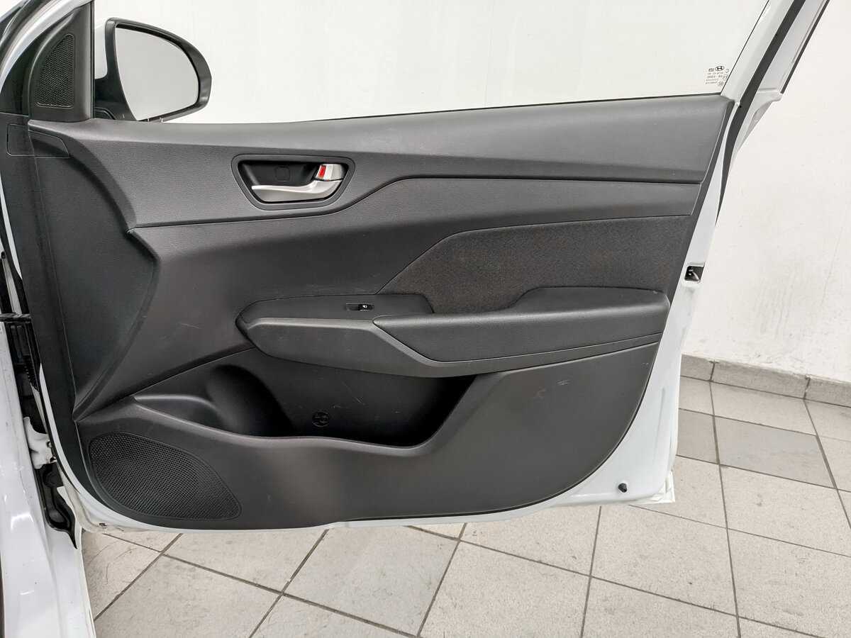 Купить Hyundai Solaris с пробегом. Фото: #21