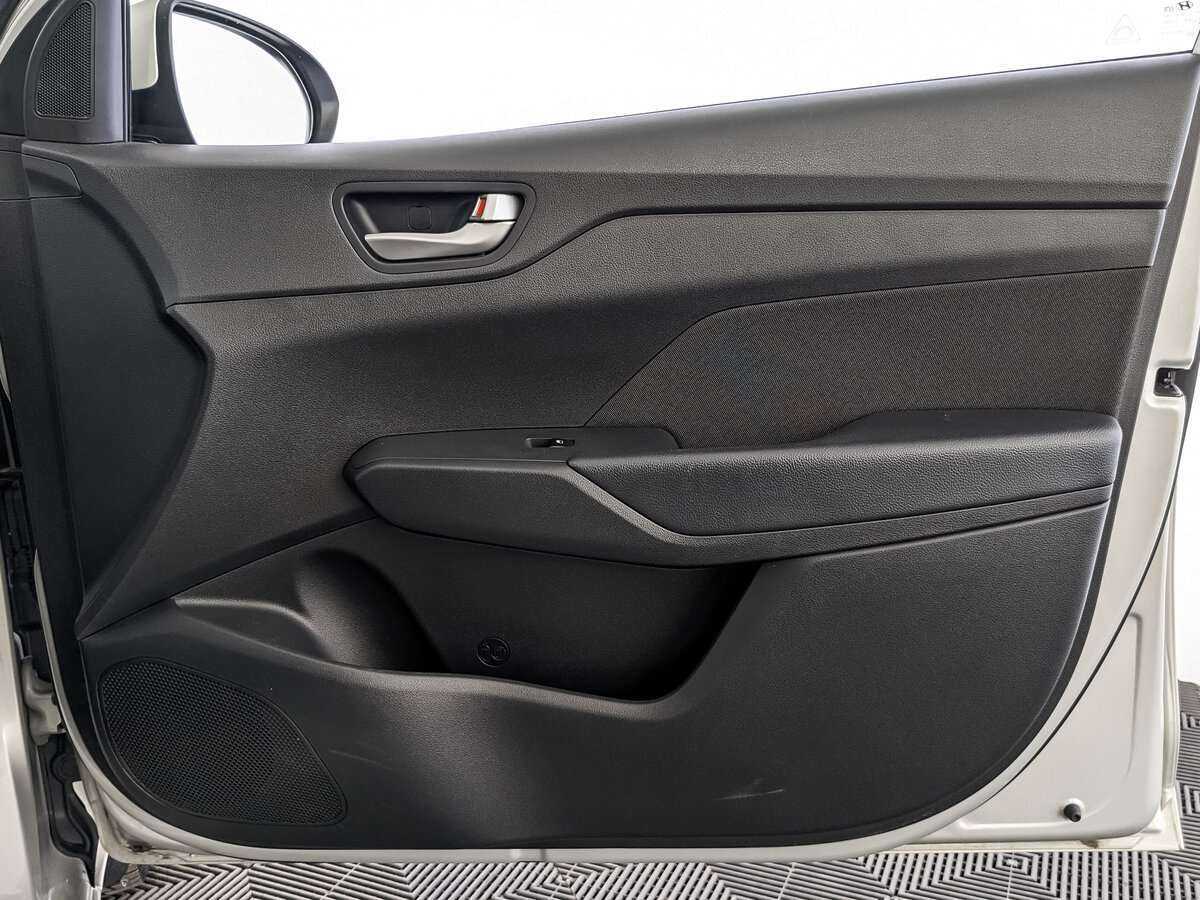 Купить Hyundai Solaris с пробегом. Фото: #20