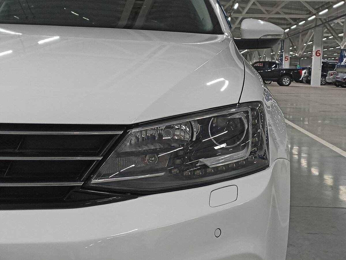 Купить Volkswagen Jetta с пробегом. Фото: #16