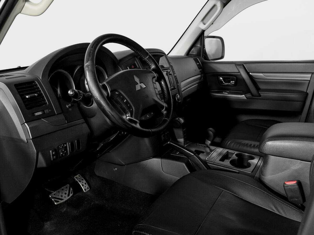 Купить Mitsubishi Pajero с пробегом. Фото: #15