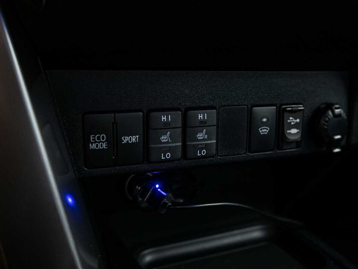 Купить Toyota RAV4 с пробегом. Фото: #16