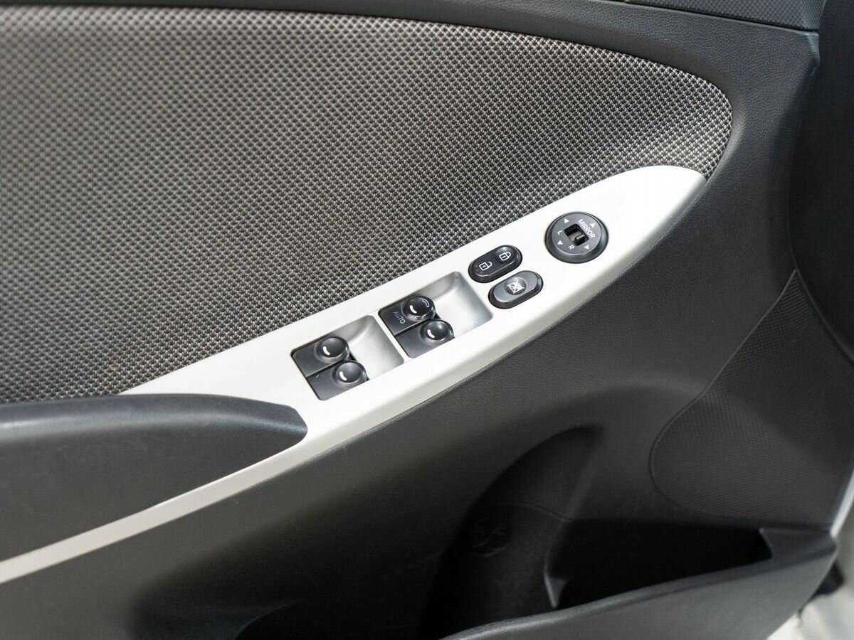 Купить Hyundai Solaris с пробегом. Фото: #10