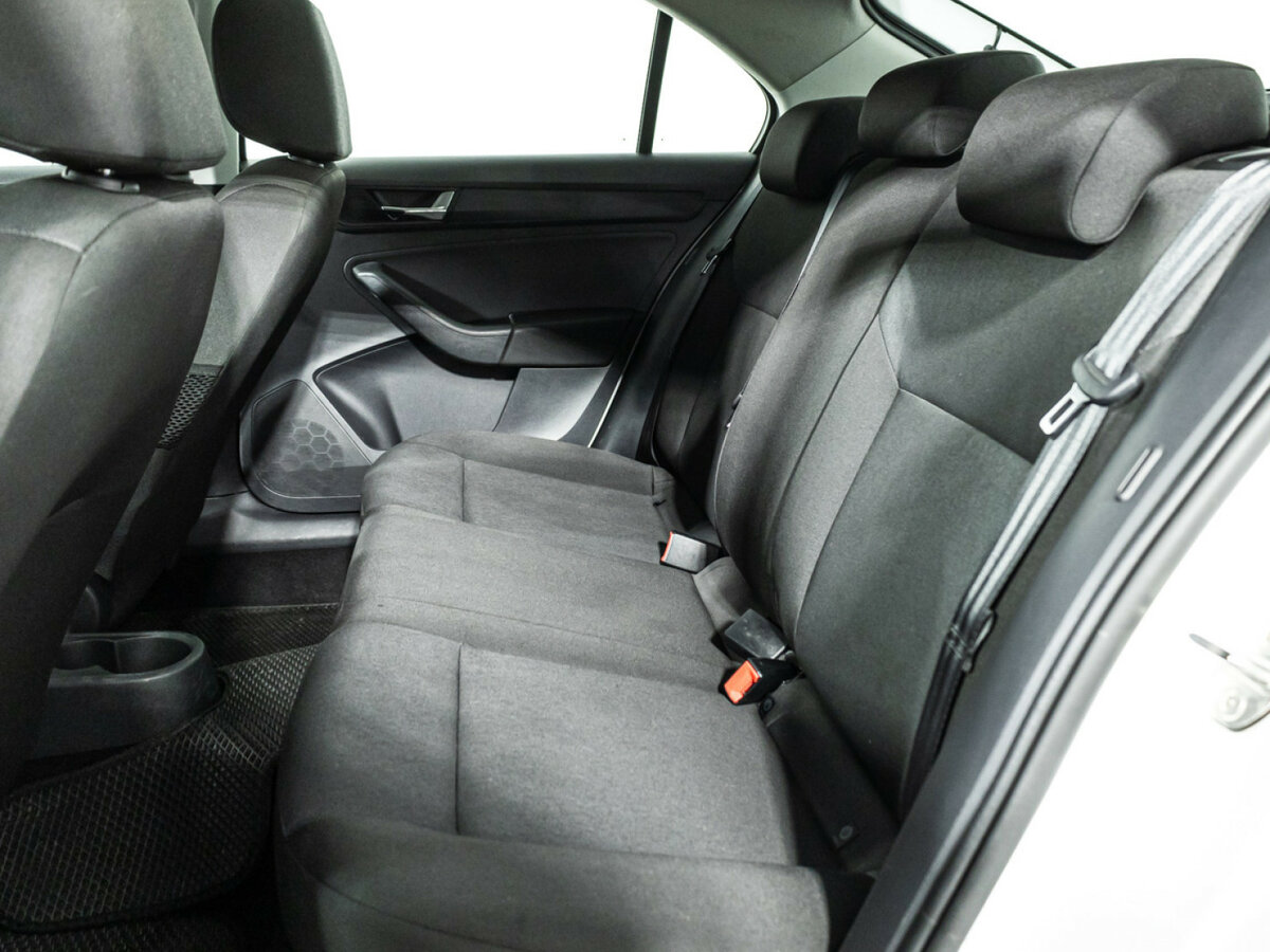 Купить Skoda Rapid с пробегом. Фото: #9