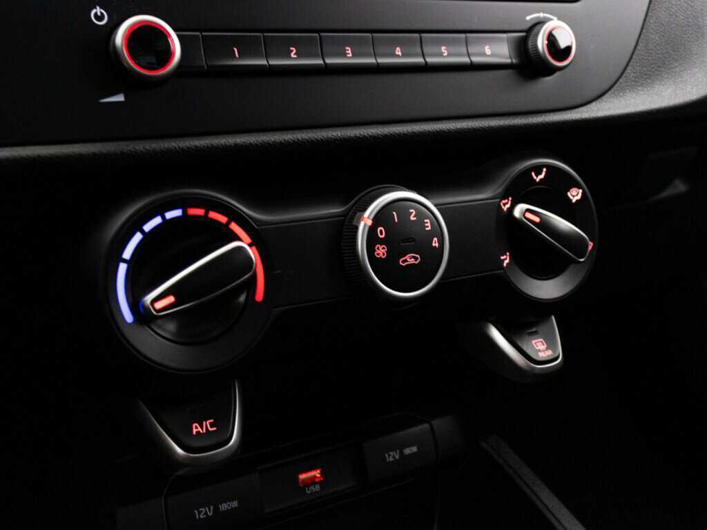 Купить Kia Rio с пробегом. Фото: #17