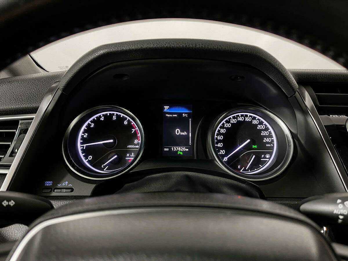 Купить Toyota Camry с пробегом. Фото: #10