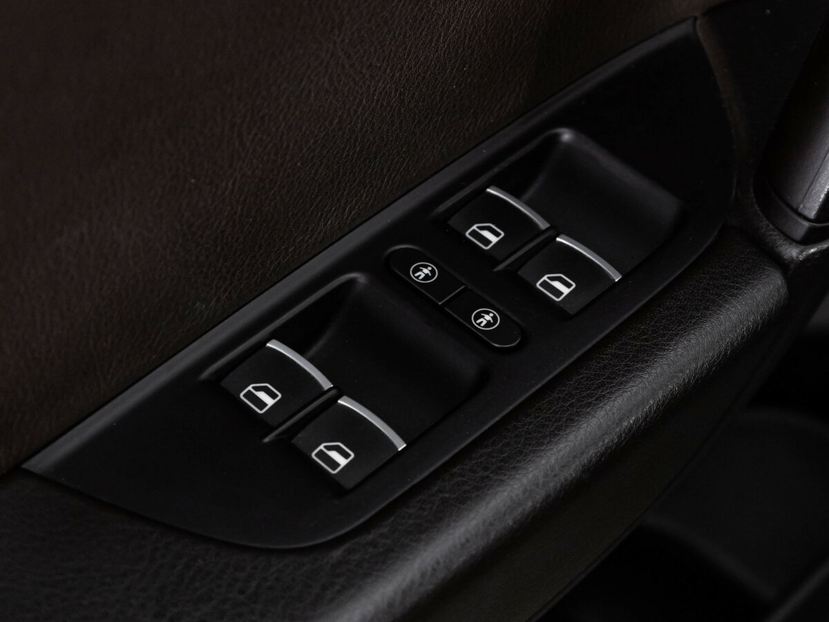 Купить Volkswagen Touareg с пробегом. Фото: #13