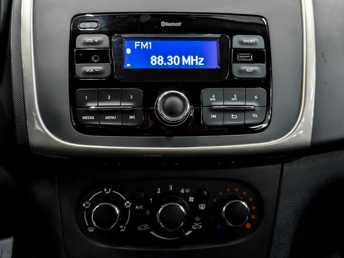 Купить Renault Logan с пробегом. Фото: #14