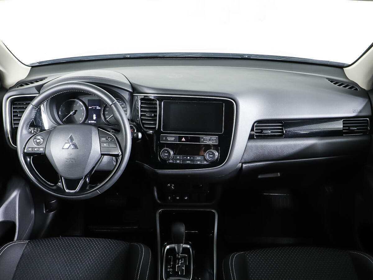 Купить Mitsubishi Outlander с пробегом. Фото: #10