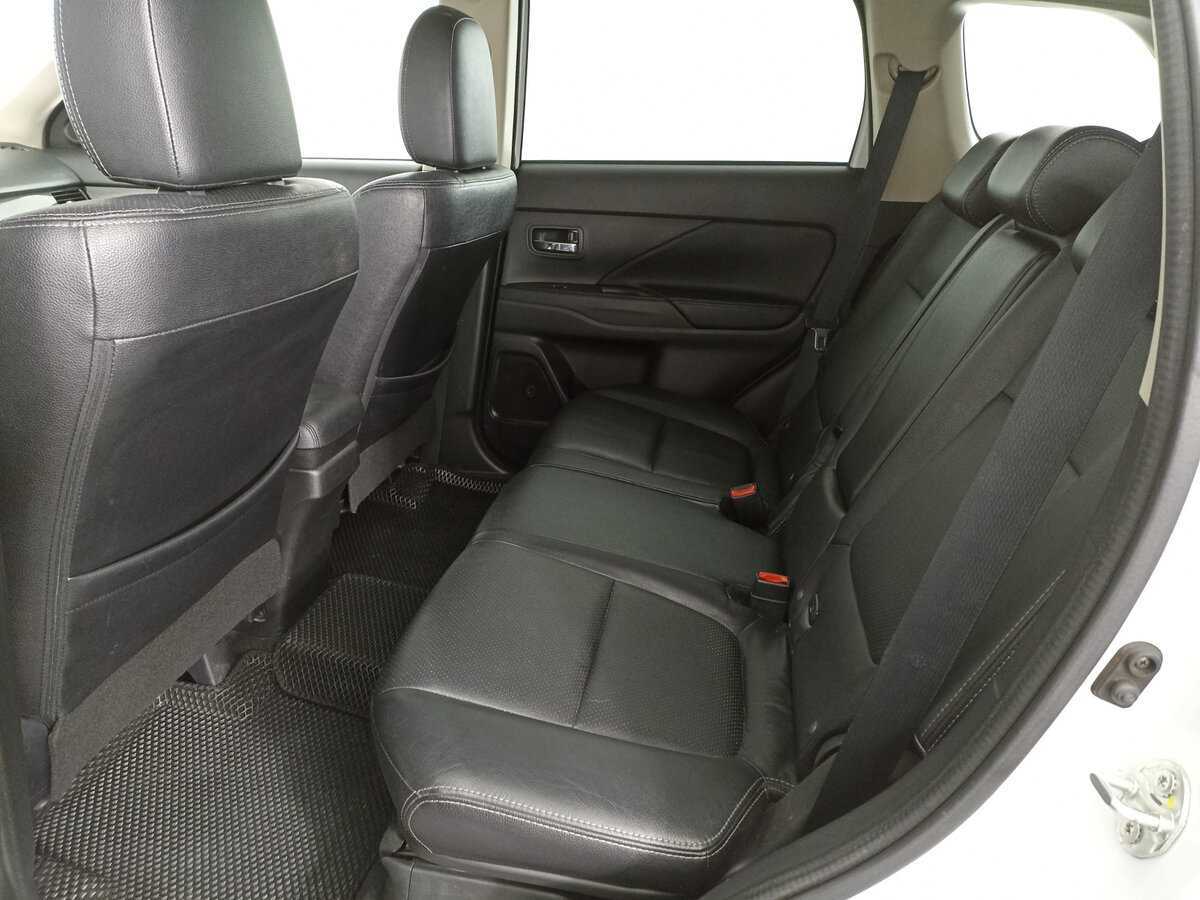 Купить Mitsubishi Outlander с пробегом. Фото: #9