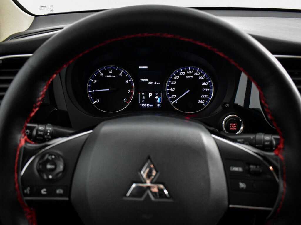 Купить Mitsubishi Outlander с пробегом. Фото: #17