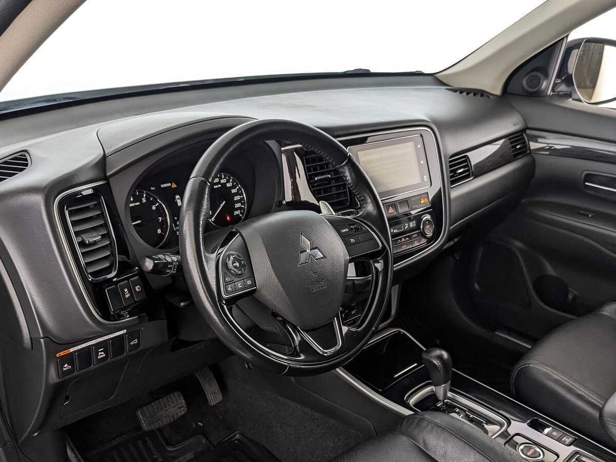 Купить Mitsubishi Outlander с пробегом. Фото: #9