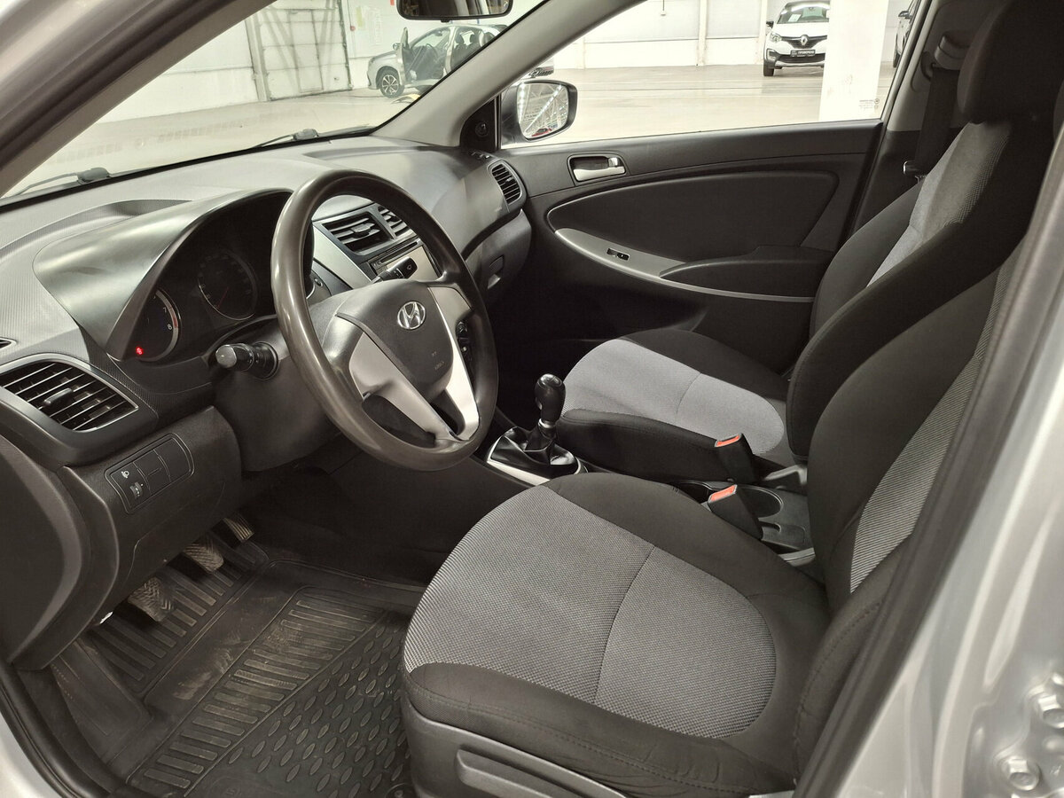 Купить Hyundai Solaris с пробегом. Фото: #14