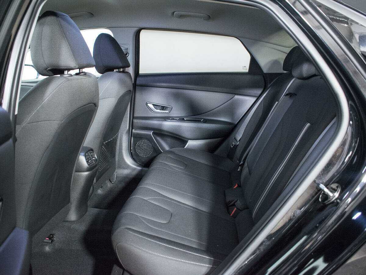 Купить Hyundai Elantra с пробегом. Фото: #9