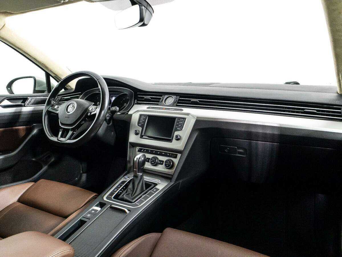 Купить Volkswagen Passat с пробегом. Фото: #8