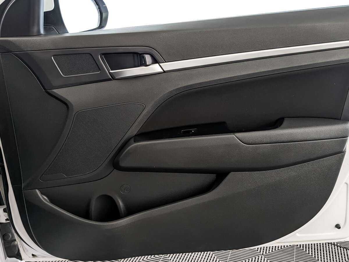 Купить Hyundai Elantra с пробегом. Фото: #20