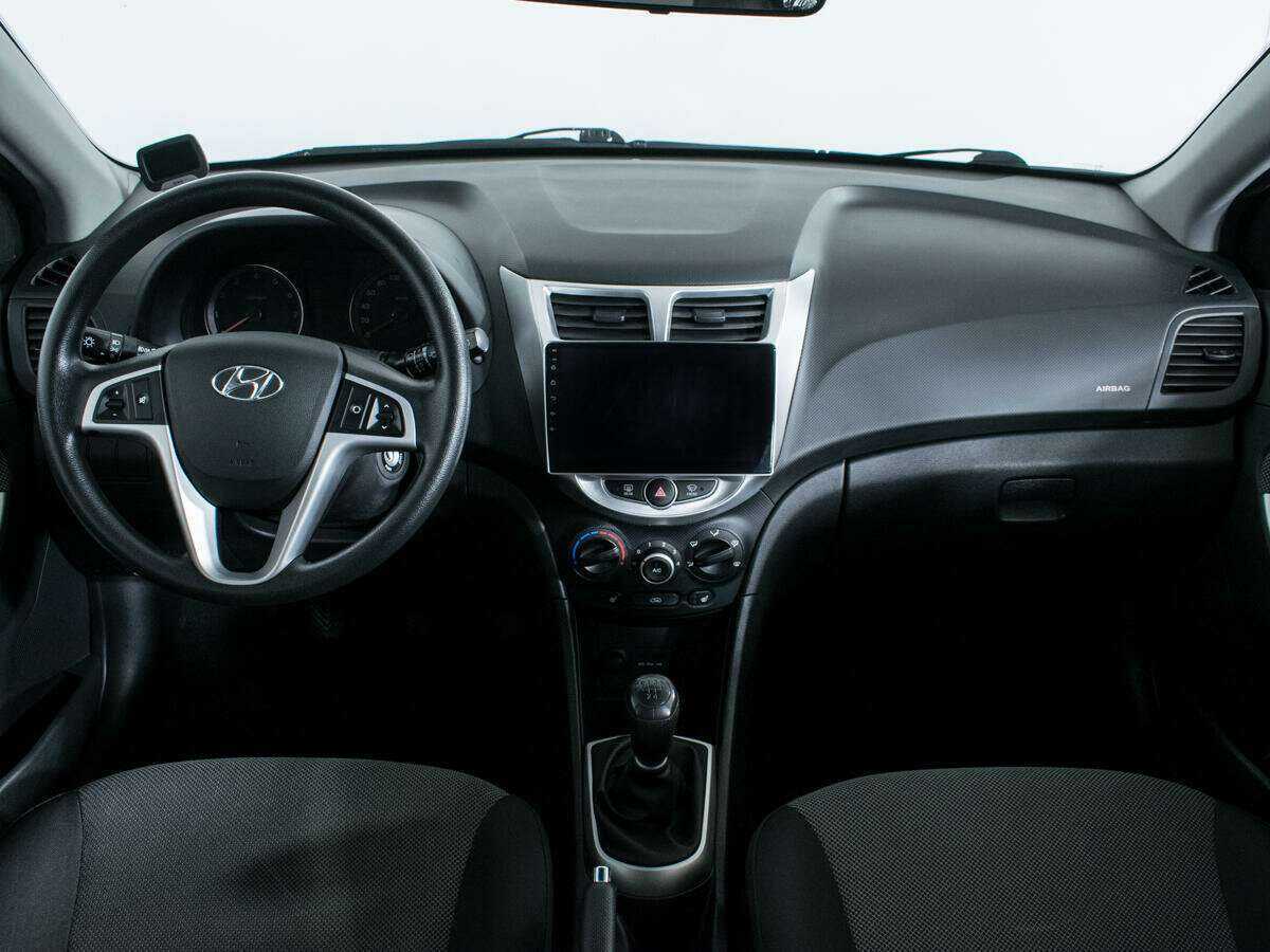 Купить Hyundai Solaris с пробегом. Фото: #11